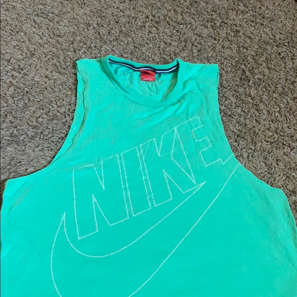 workout shirt